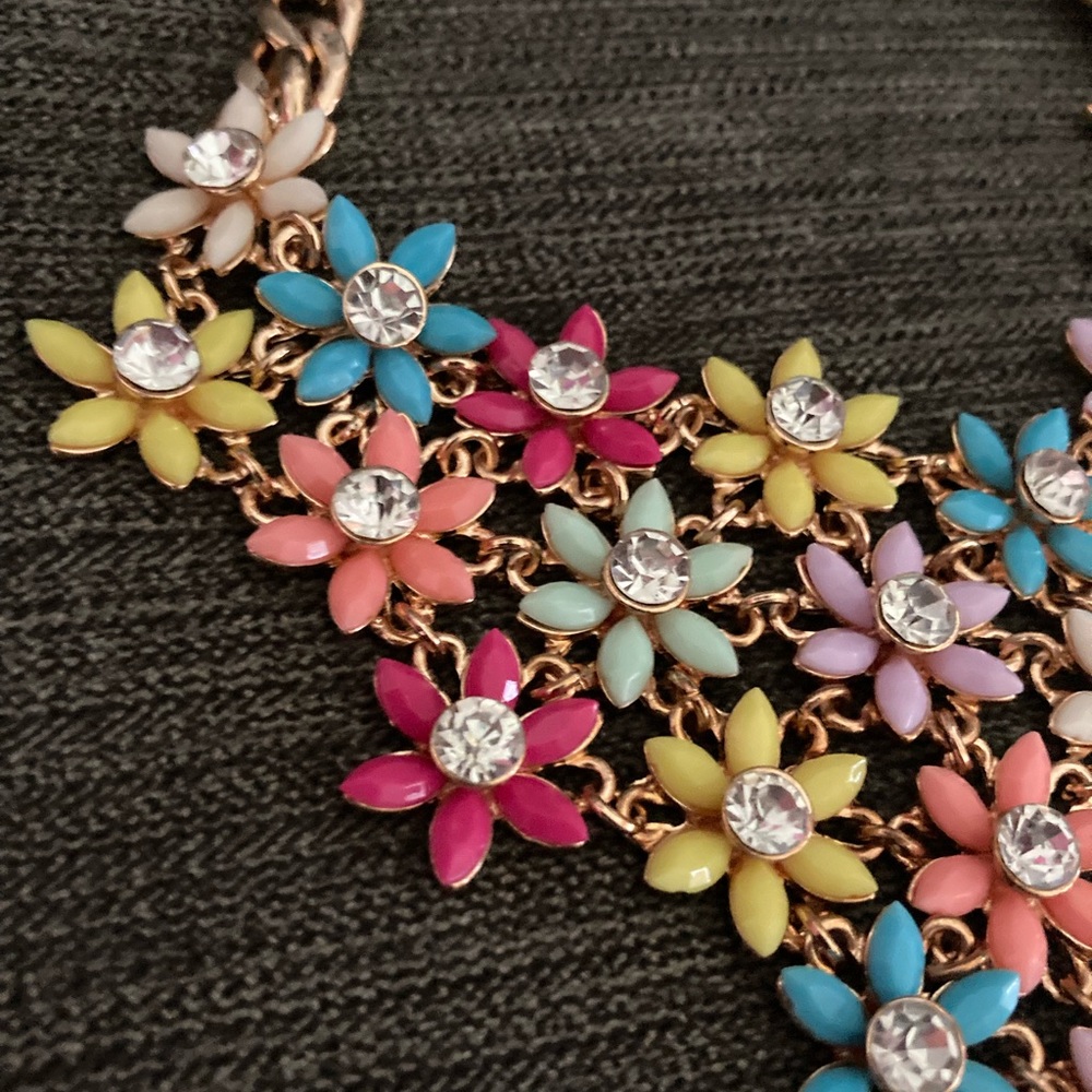 Flower bib - Picture 4 of 4